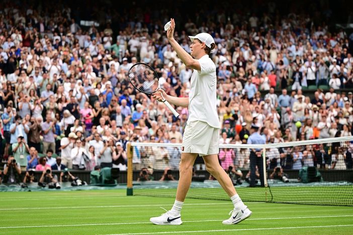 Sinner agli ottavi a Wimbledon, avanti anche Cobolli