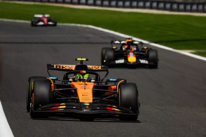 Norris in pole a Spa davanti a Piastri, Leclerc partirà terzo