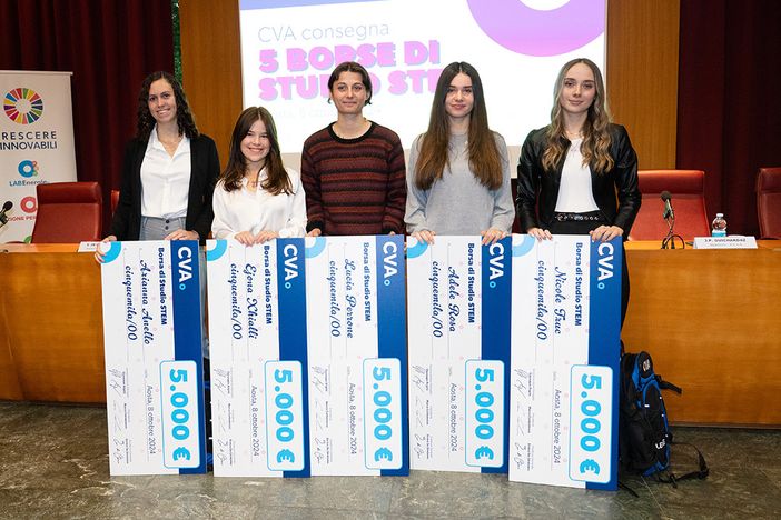 Nella foto, da destra, Nicole Truc, Adele Rosa, Lucia Perrone, Ejona Xhialli e Arianna Anello, le vincitrici delle borse di studio 2024 Nella foto, da destra, Nicole Truc, Adele Rosa, Lucia Perrone, Ejona Xhialli e Arianna Anello, le vincitrici delle borse di studio 2024