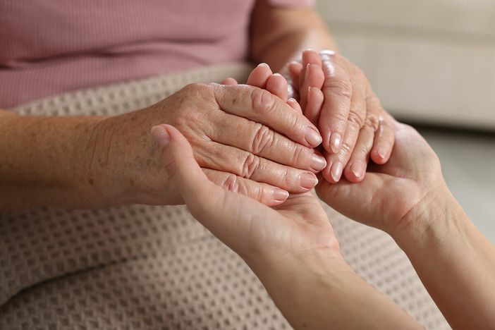 Promesse tradite, famiglie dimenticate: la legge sui caregiver resta un miraggio