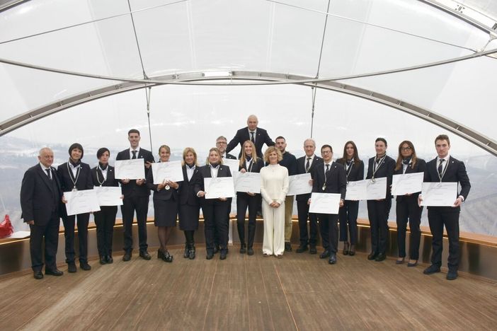 Nicola Abbrescia, Borghi Sylvie, Sharon Belley, Marco Laino, Chiara Motta, Patrizia Politi, Maria Pisacane, Christian Dalbard, Lucia Ielasi, Lisa Ceretto, Alberto Fenocchio, Enrico Basso, Davide Piumatti, Chiara Peduto, Elena Lazier, Lia Cianflone, Egon Marchetto e in piedi dietro il presidente Alberto Levi