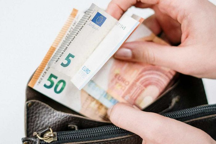 Crisi, blackout e instabilità: perché la BCE consiglia di tenere contanti in casa