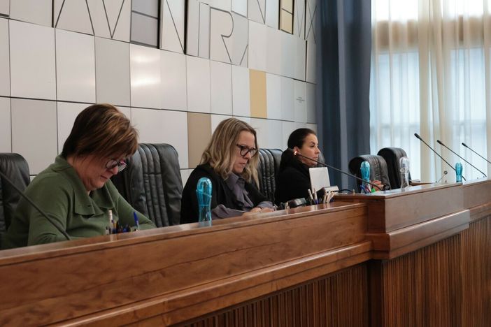 Al centro la presidente Josette Borre (UV)