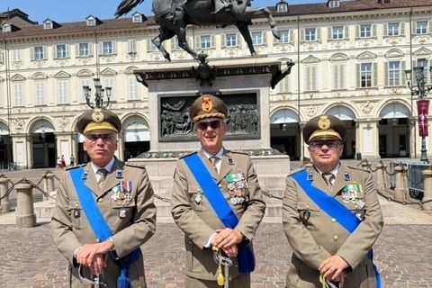 Da sN: Cap. com. Massimo FERRERO, Comandante del I° Centro di mobilitazione CMV CRI Piemonte e Valle d'Aosta  Ten. Col. com. Claudio MOLLEA, Cap. com. Antonello PIFFARI