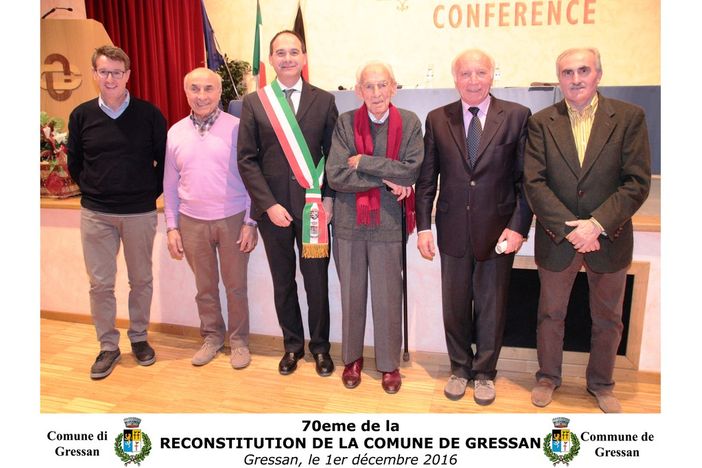 Al centro Gepeun in occasione dell'anniversario della ricostituzione del comune nel dicembre 2016 con tutti i Sindaci di Gressan