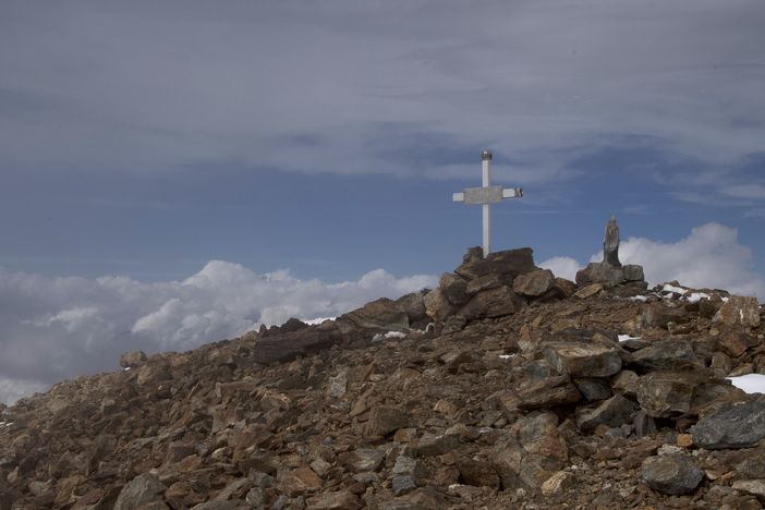 La Croce sulla Becca Luseney La Croce sulla Becca Luseney