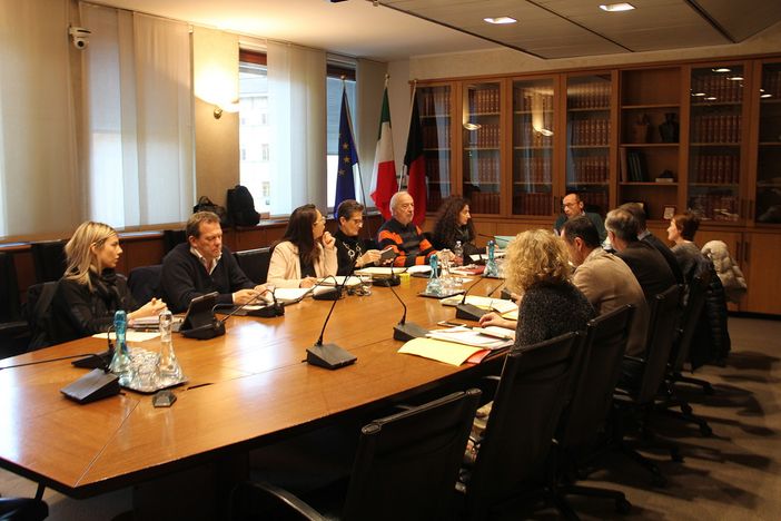 Approda in aula del Consiglio Valle la petizioni per gli ambulatori di Variney Approda in aula del Consiglio Valle la petizioni per gli ambulatori di Variney