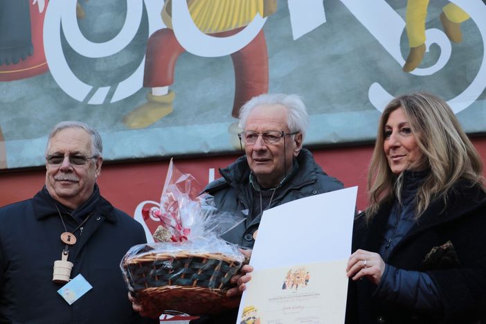 Guidio Diemoz premiato da Pietro Passerin d'Entreves e Cally Orsi