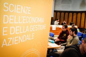 All'UniVdA corso di laurea in Scienze dell’economia e della gestione aziendale All'UniVdA corso di laurea in Scienze dell’economia e della gestione aziendale