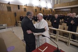 La grandezza del pontificato di Benedetto XVI ha aperto una porta