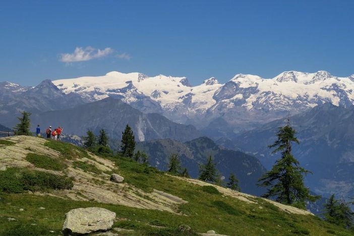 Escursionisti con sfondo Monte Rosa (Enrico Romanzi)