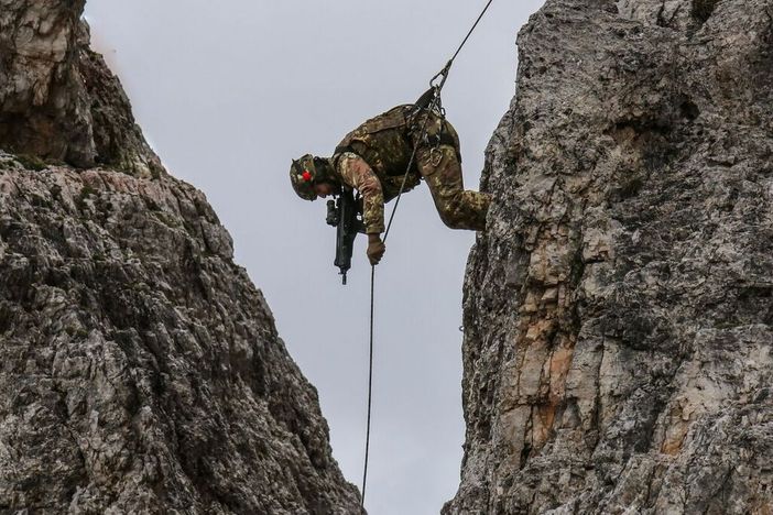Esercitazione “5 Torri 2018” le truppe alpine in azione Esercitazione “5 Torri 2018” le truppe alpine in azione