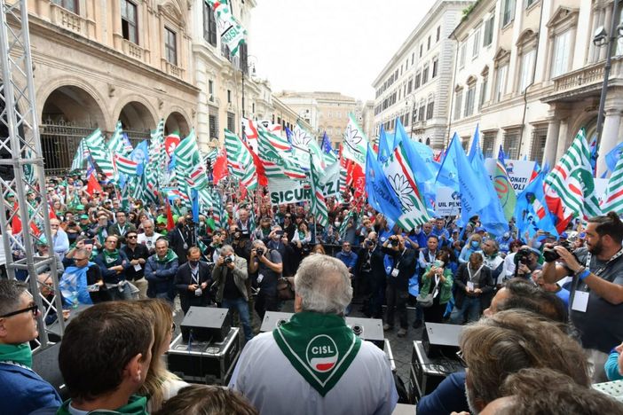 a Manifestazione di Cgil Cisl Uil per la salute e la sicurezza sul lavoro. Sbarra: “ Bisogna fermare questa carneficina” a Manifestazione di Cgil Cisl Uil per la salute e la sicurezza sul lavoro. Sbarra: “ Bisogna fermare questa carneficina”