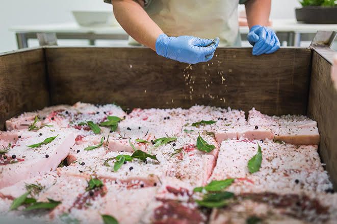 L'eccellenza del 'lardo di montagna' alla 'Fehta dou lar' ad Arnad L'eccellenza del 'lardo di montagna' alla 'Fehta dou lar' ad Arnad