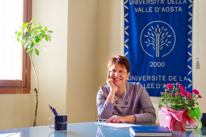 Prof.ssa Mariagrazia Monaci, Rettrice dell’Università della Valle d’Aosta – Université de la Vallée d’Aoste e Professore ordinario di Psicologia sociale presso il corso di laurea in Scienze e tecniche psicologiche dell’Università della Valle d’Aosta – Université de la Vallée d’Aoste Prof.ssa Mariagrazia Monaci, Rettrice dell’Università della Valle d’Aosta – Université de la Vallée d’Aoste e Professore ordinario di Psicologia sociale presso il corso di laurea in Scienze e tecniche psicologiche dell’Università della Valle d’Aosta – Université de la Vallée d’Aoste