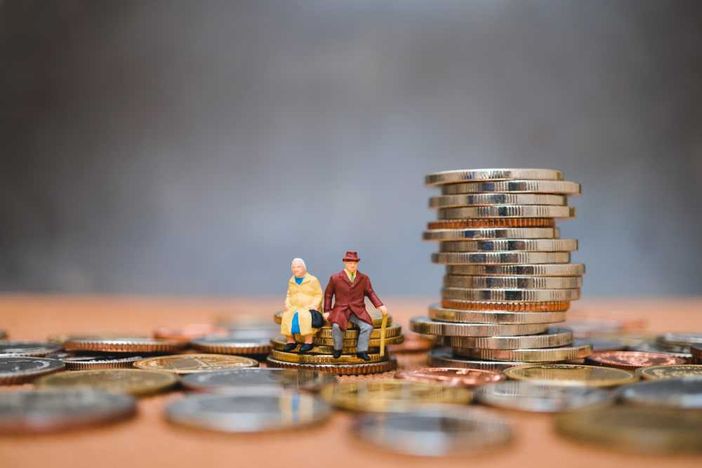 Pensionati residenti all’estero, stop agli assegni