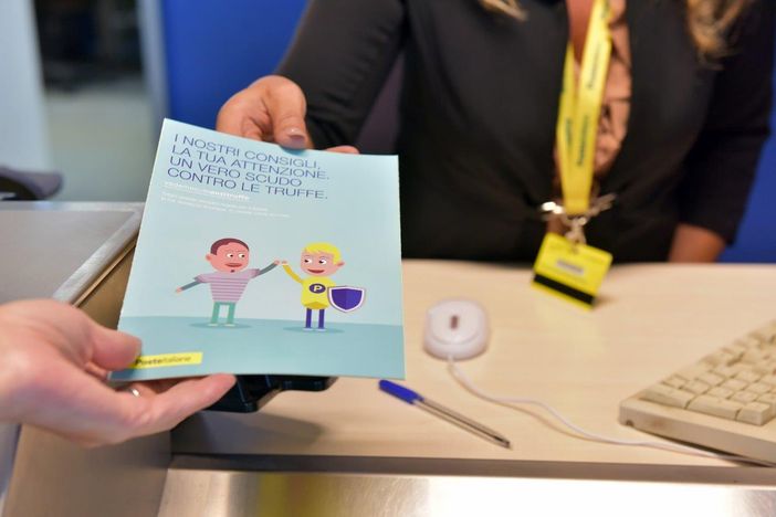 Negli uffici postali di Aosta il vademecum antitruffe Negli uffici postali di Aosta il vademecum antitruffe