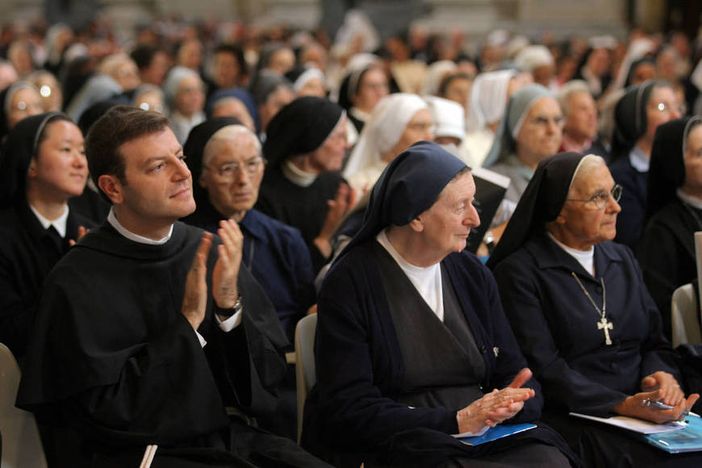 Ieri il Papa ha disposto di ridurre lo stipendio ai cardinali, ma quanto guadagnano i religiosi Ieri il Papa ha disposto di ridurre lo stipendio ai cardinali, ma quanto guadagnano i religiosi
