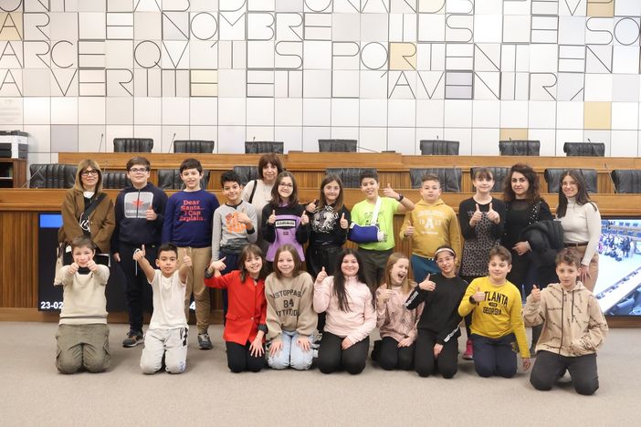 Apertura ai giovani: la quinta B della scuola primaria Saint-Roch visita il Consiglio Valle