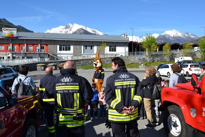 Oltre 70 bambini della scuola dell'infanzia di Saint-Pierre pompieri per un giorno