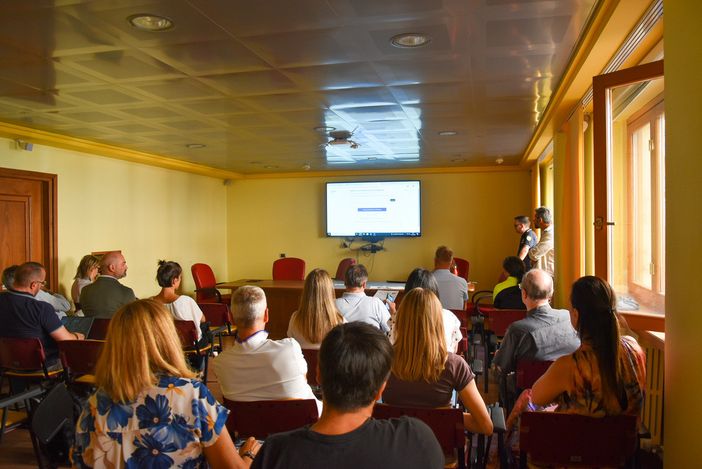 Crisi idrica, la Valle d'Aosta resta in allerta: produzione foraggera in calo del 30% e alpeggi verso una demonticazione anticipata Crisi idrica, la Valle d'Aosta resta in allerta: produzione foraggera in calo del 30% e alpeggi verso una demonticazione anticipata