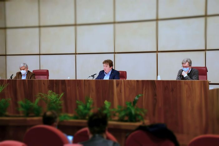 Da sn l'assessore regionale all'Istruzione, Luciano Caveri; il Presidente della Giunta, Erik Lavevaz e l'assessore regionale alla Sanità, Roberto Barmasse