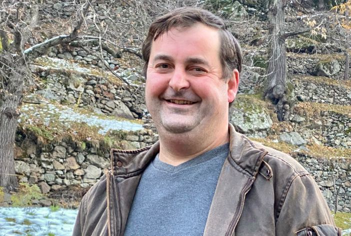 Il presidente di Arev Omar Tonino esperto della razza bovina Valdostana, dal 2014 è in consiglio direttivo Arev, associazione della quale dal 2017 è stato anche vicepresidente