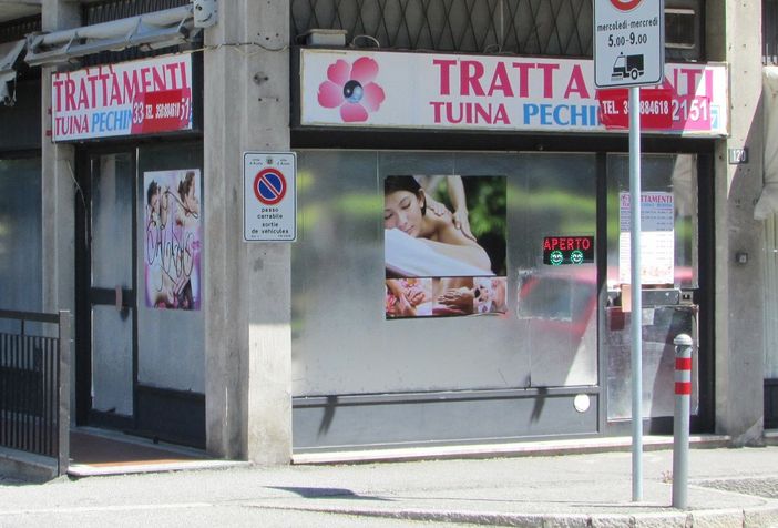 Quattro 'centri massaggi' nell'arco di poche centinaia di metri (cliccare sull'immagine per avviare la gallery)