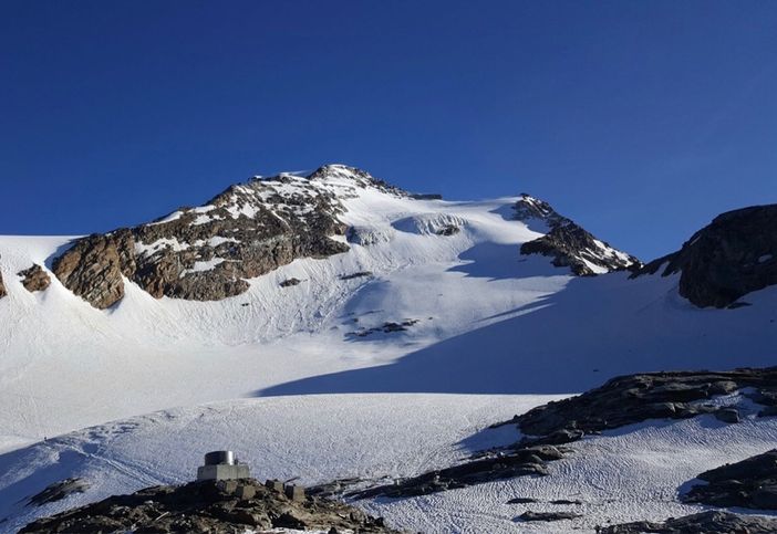 Cade in un crepaccio, illesa Cade in un crepaccio, illesa