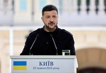 Ucraina, Zelensky: "Pronto missile a lungo raggio, può colpire a 3mila km di distanza" Ucraina, Zelensky: "Pronto missile a lungo raggio, può colpire a 3mila km di distanza"