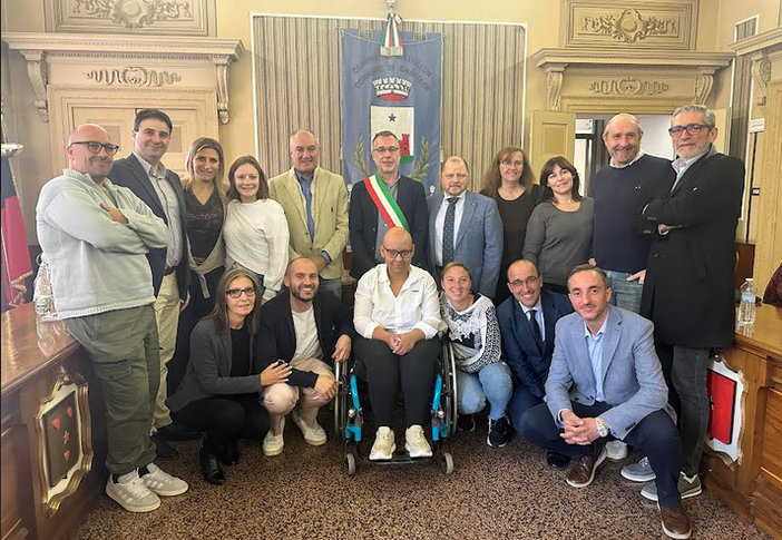 Nuovo Consiglio in carica a Châtillon: Daudry giura da sindaco e presenta le linee guida del mandato