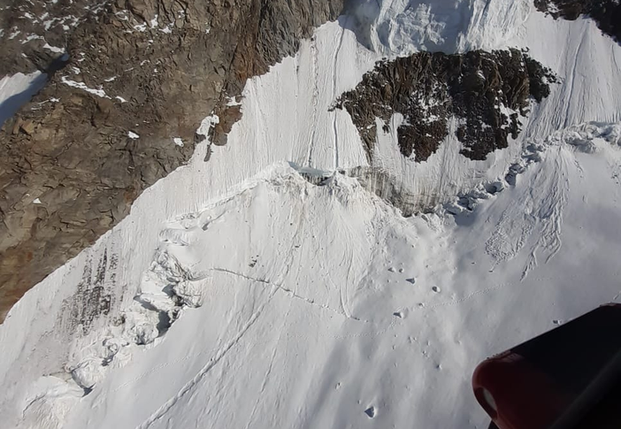 Alpinista muore per caduta in crepaccio Monte Bianco Alpinista muore per caduta in crepaccio Monte Bianco