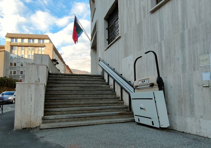 L'accesso alle Poste di via Ribitel ad Aosta L'accesso alle Poste di via Ribitel ad Aosta