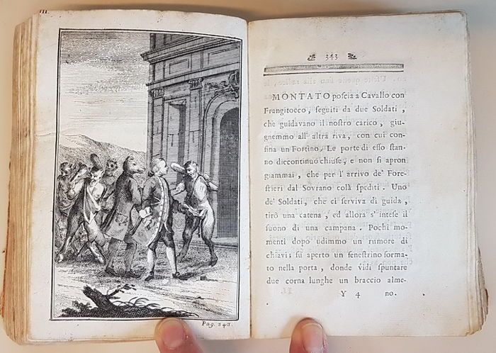 Un esemplare di 'Viaggio di Enrico Wanton nei paes delle scimmie e dei cinocefali' Un esemplare di 'Viaggio di Enrico Wanton nei paes delle scimmie e dei cinocefali'