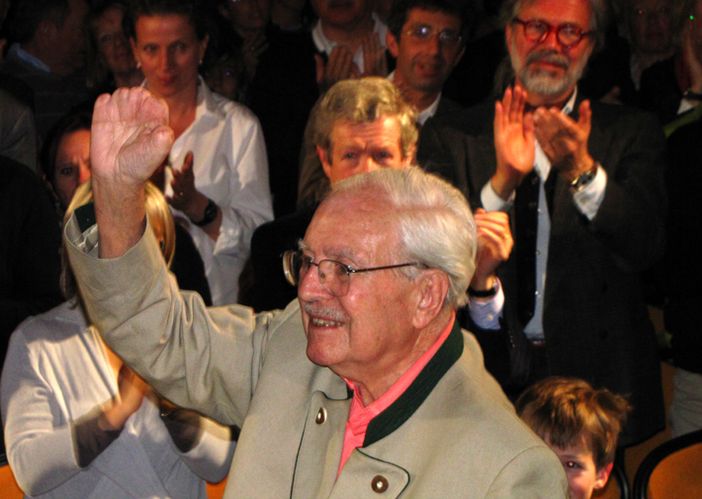 Maurice Herzog et sa main les doigts coupés