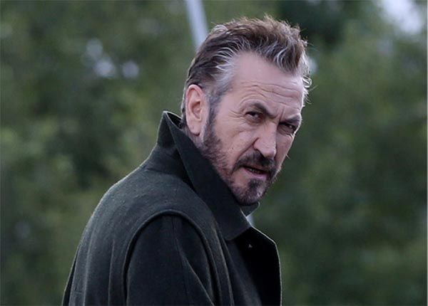 Marco Giallini nei panni di Rocco Schiavone Marco Giallini nei panni di Rocco Schiavone