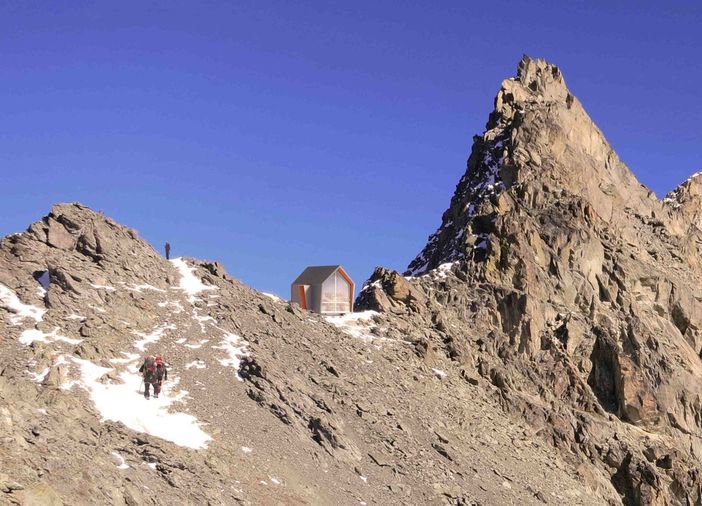 La 'restituzione grafica' di come sarà il bivacco Pasqualetti una volta collocato nella sella del Morion (immagine tratta dal sito web Cantieri d'alta quota)