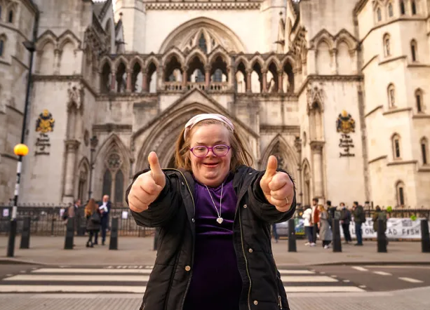 Una giovane inglese con la sindrome di Down sfida le le leggi sull'aborto del Regno Unito Una giovane inglese con la sindrome di Down sfida le le leggi sull'aborto del Regno Unito