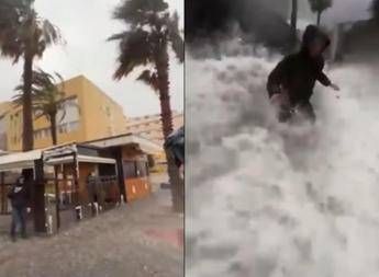 Sindaci in Sicilia travolti da onda durante la diretta Fb: "Non fate come noi"