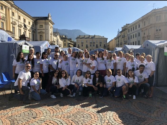 Foto di gruppo per i volontari della quinta edizione del Campus Salute