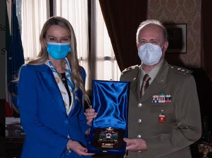 Il Sottosegretario alla Difesa, Stefania Pucciarelli nel corso di un incontro avvenuto oggi con il Generale Gabriele Lupini, Ispettore Nazionale del Corpo Militare Volontario della Croce Rossa Italiana Il Sottosegretario alla Difesa, Stefania Pucciarelli nel corso di un incontro avvenuto oggi con il Generale Gabriele Lupini, Ispettore Nazionale del Corpo Militare Volontario della Croce Rossa Italiana