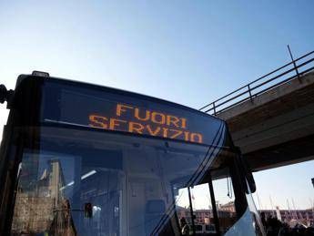 Sciopero 28 novembre, dai treni agli aerei fino alla scuola: l'Italia si ferma