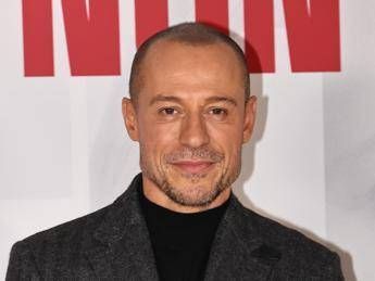 Stefano Accorsi, dal successo alla crisi: "Mi sentivo Dio, poi mi sono sfracellato". Poi, la rinascita Stefano Accorsi, dal successo alla crisi: "Mi sentivo Dio, poi mi sono sfracellato". Poi, la rinascita