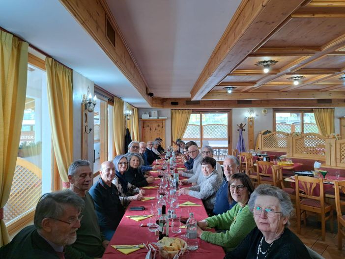 Un pranzo, un sorriso e tanta umanità: 50&amp;Più festeggia la Pasqua ad Aymavilles