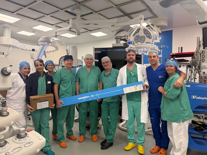 L'équipe in sala ibrida dopo l'intervento