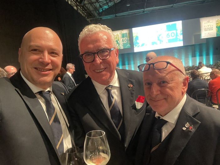 Da sinistra il presidente A.I.S. Valle d'Aosta Alberto Levi, in centro il presidente A.I.S. Italia Sandro Camilli e il responsabile della Guida Nicola Abbrescia