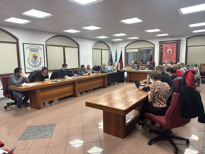 Saint-Christophe investe su servizi, infrastrutture e inclusione: approvazioni e novità in Consiglio comunale