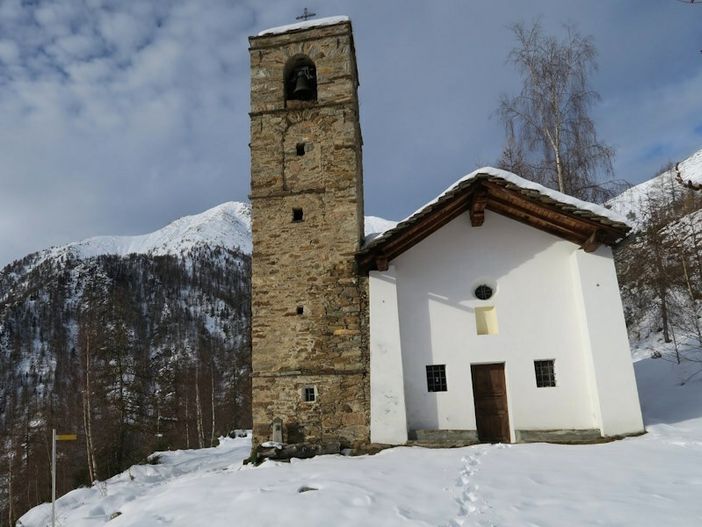 MONTAGNA VDA: CAPPELLA DEL KIRY CON RACCHETTE DA NEVE