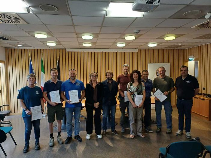 Nuovi professionisti per il paesaggio valdostano: consegnati gli attestati di “Manutentore del verde” Nuovi professionisti per il paesaggio valdostano: consegnati gli attestati di “Manutentore del verde”