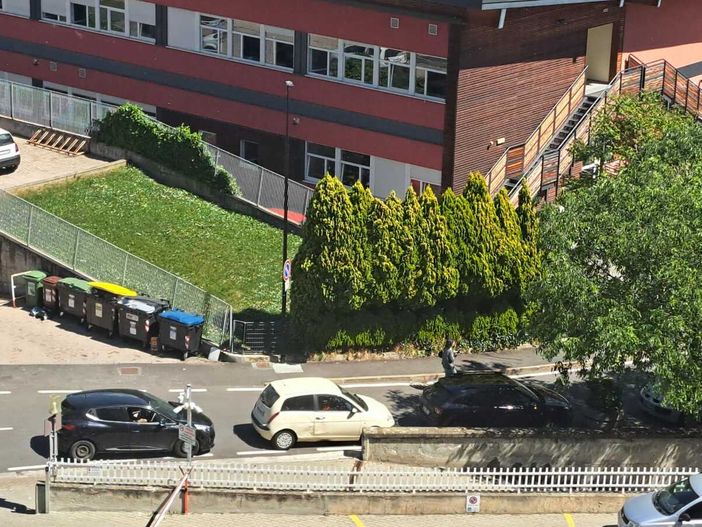 Auto indivieto di accesso che bloccani passaggi privati Auto indivieto di accesso che bloccani passaggi privati